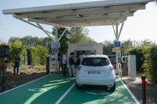 Au Technocentre, Renault teste une station de recharge de voitures électriques innovante