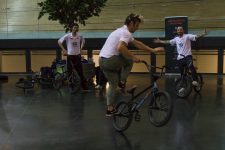 Le BMX acrobatique en démonstration au Vélodrome